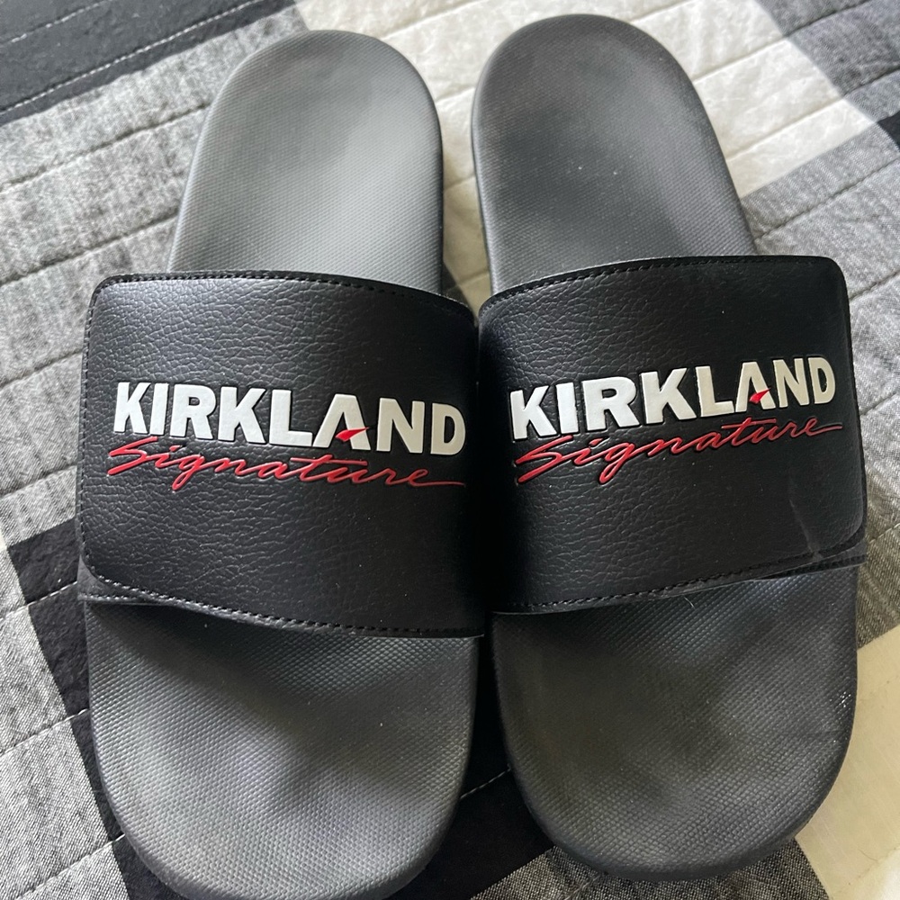 Kirkland Signature Logo Unisex Athletic Slides Size 11 Black, Pool, Slippers ++